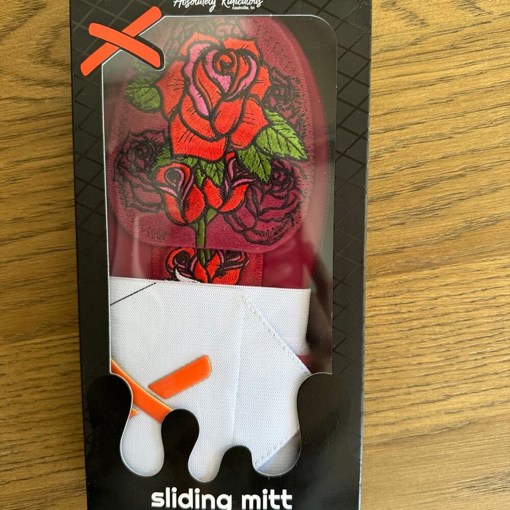 NEW Absolutely Ridiculous Aria Rose Sliding Mitt YOUTH Size